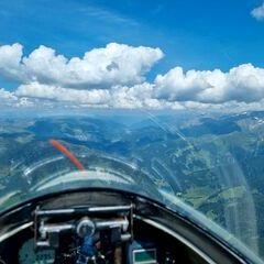 Flugwegposition um 13:38:47: Aufgenommen in der Nähe von Gemeinde Hainzenberg, Österreich in 2741 Meter